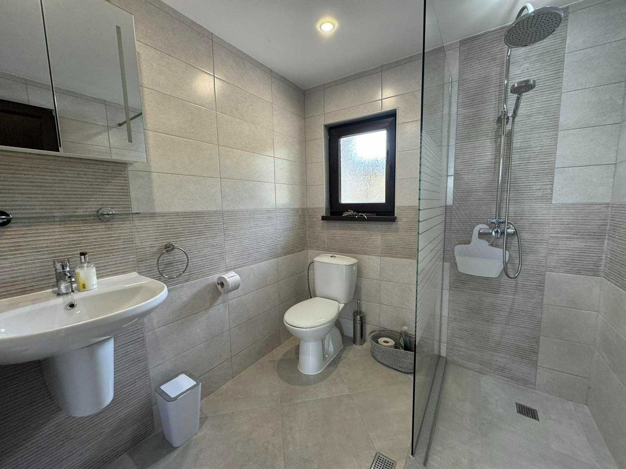 Продава се Къща в Велико Търново, Колю Фичето - 300 кв.м за 1417 €/кв.м - Снимка #18