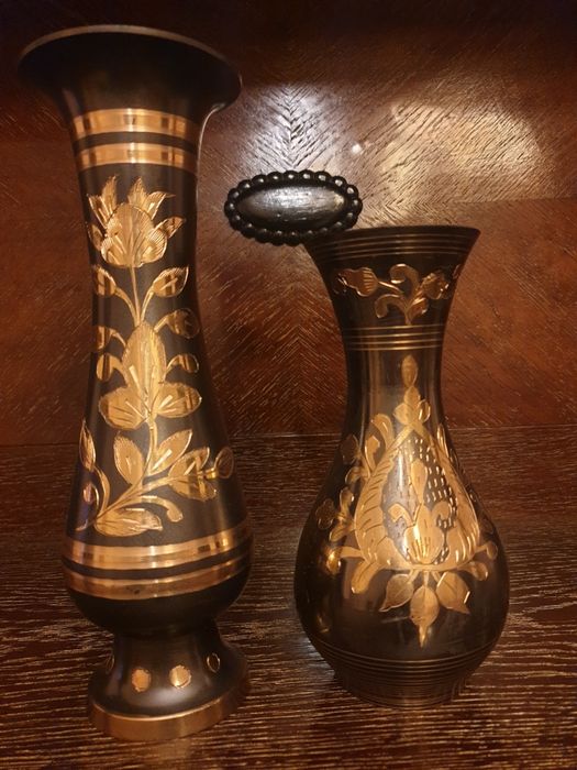 Vaza metalica lucrata manual ! Deosebita