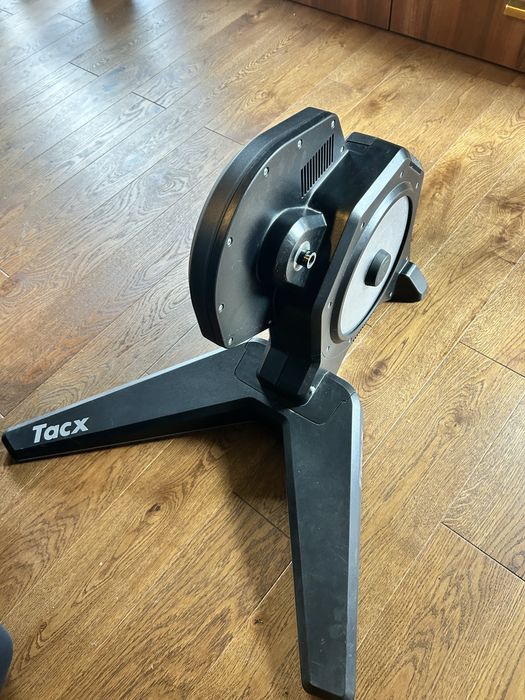 Vand home trainer TACX FLUX S SMART T2900S