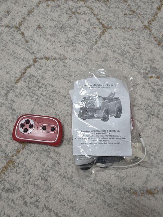 Vând mașina electrică de pompieri aproape noua