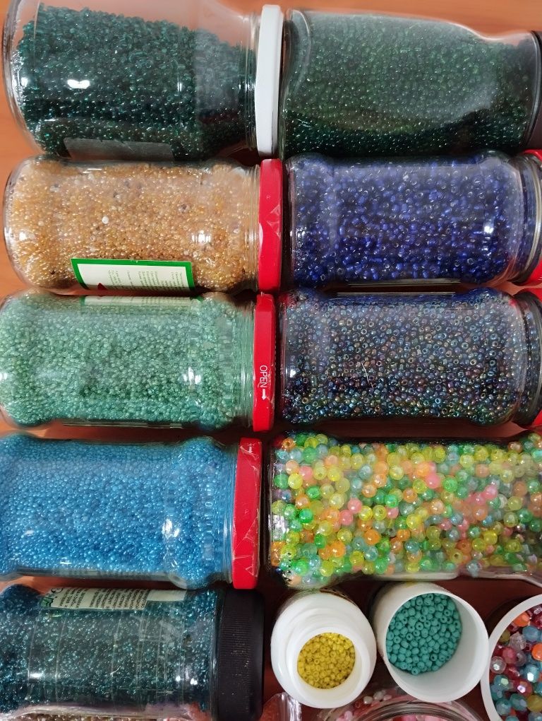 Продам бисер и бусины для рукоделия