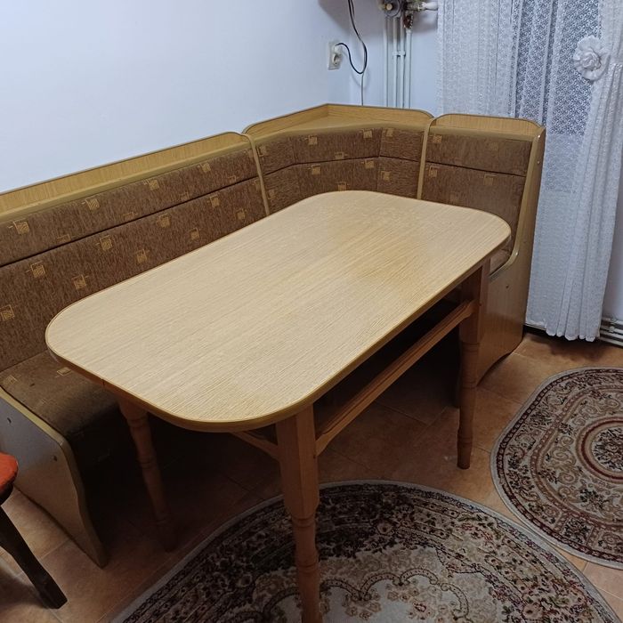 Vând Masa și colțar