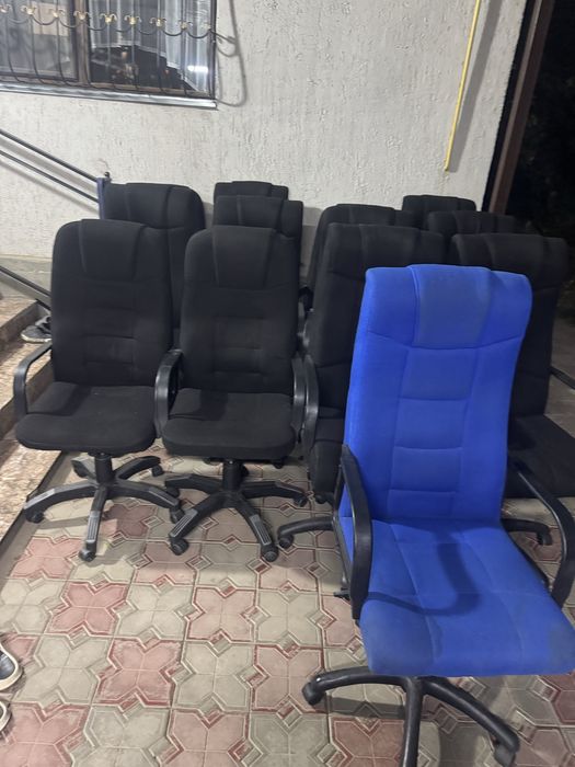 Офисные кресла 11 штук