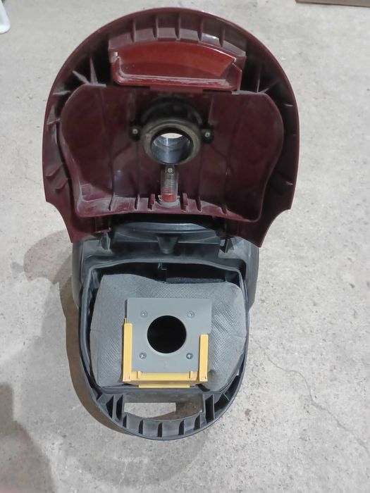 Мощна прахосмукачка L G 1600