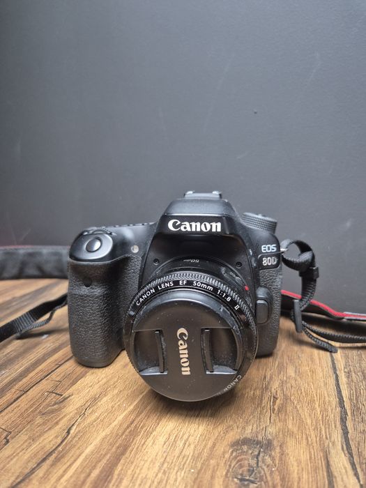 Body Canon 80D 20k cadre, impecabil + 2 obiective