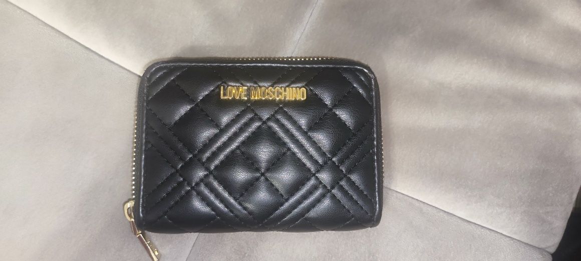 Оригинално дамско портмоне Love Moschino