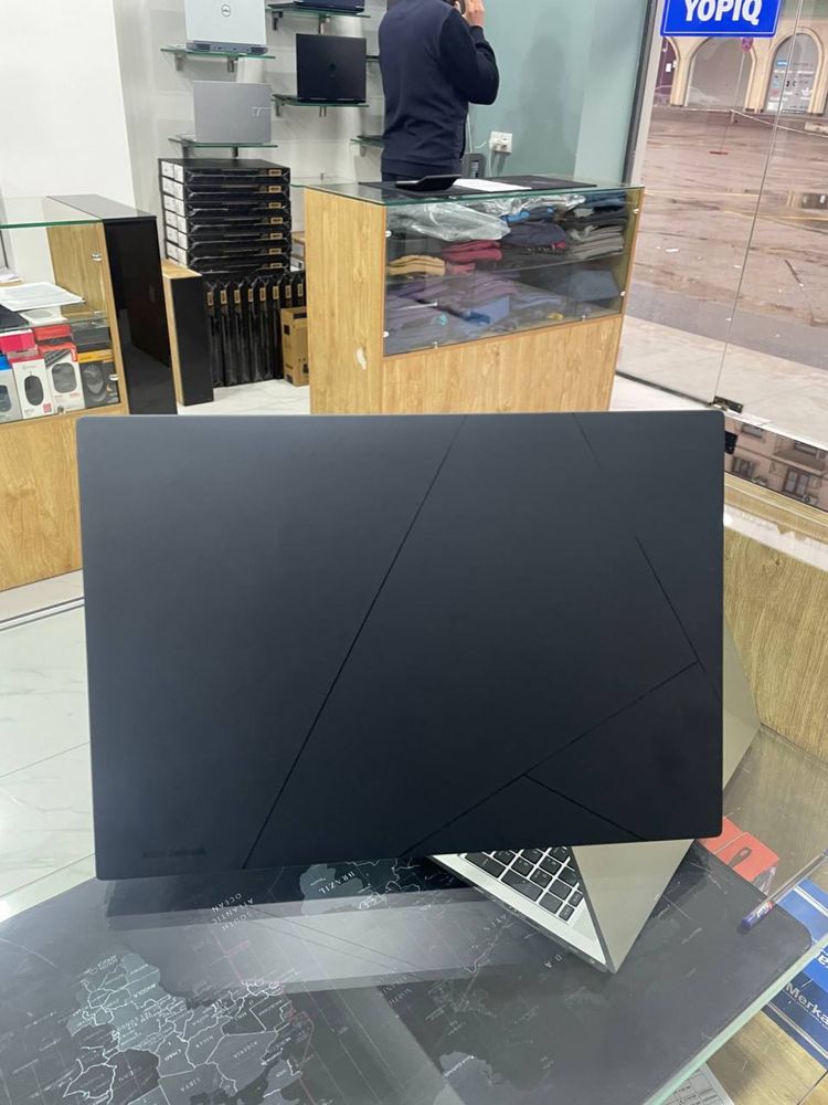 Asus ZenBook Q410