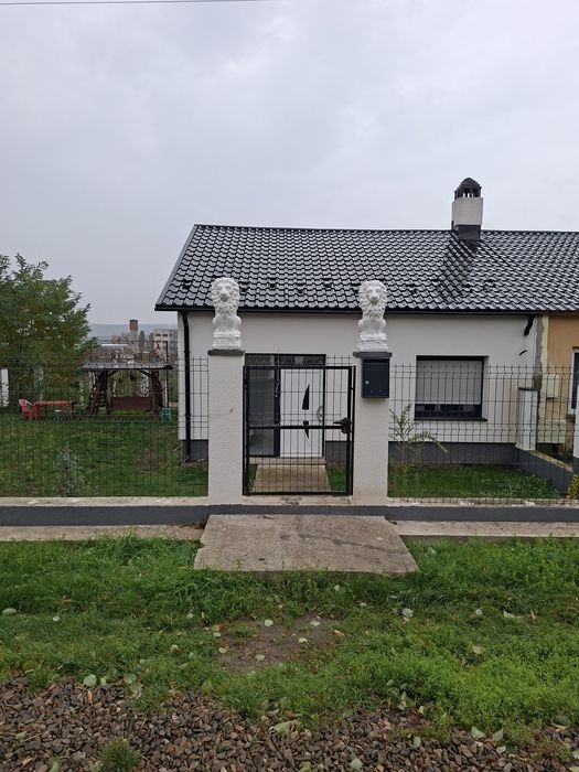 Casă de vânzare renovată complet interior exterior