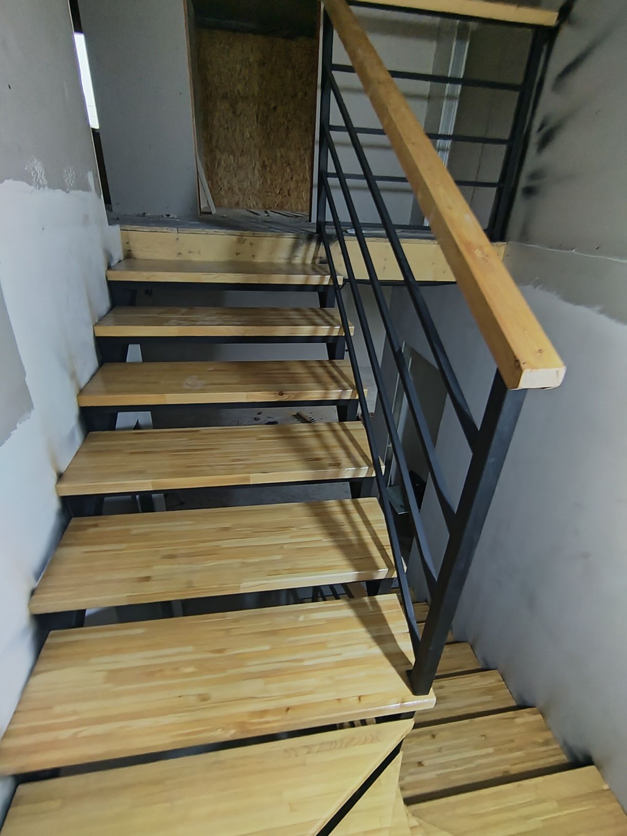 Изготовление дизайнерских лестниц