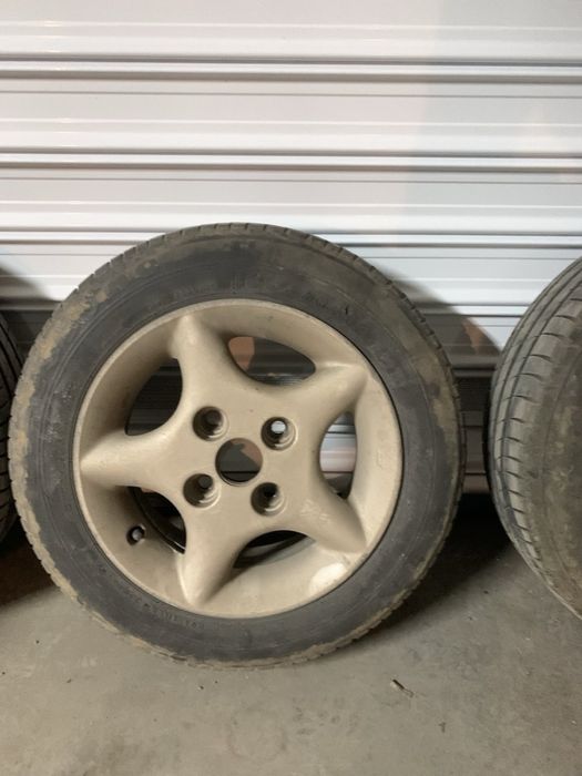 Гуми с джанти Ford fiesta 13 цола