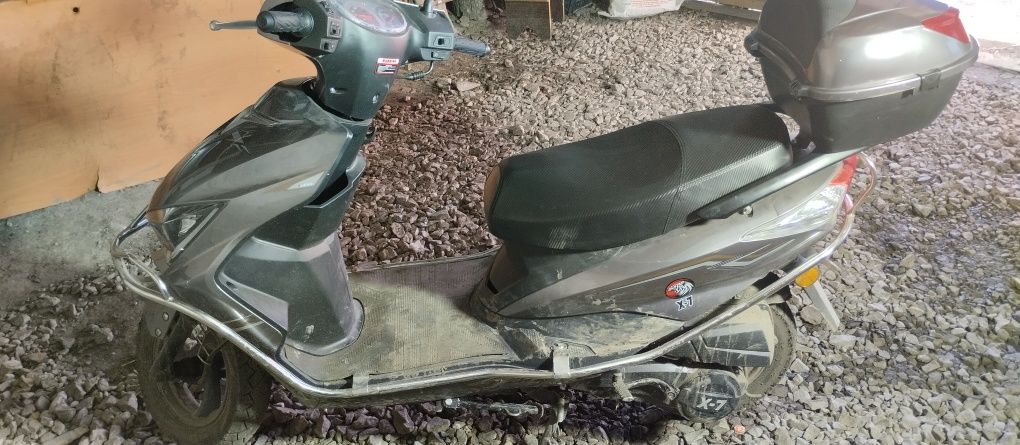 Продам скутер x7 m10