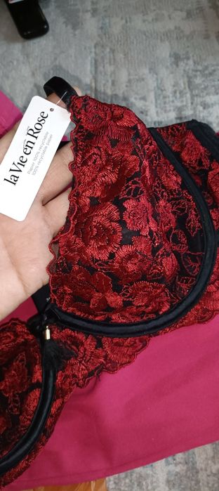 Продам 2 пеньюара и  бюстгальтер всё новое с этикеткой.