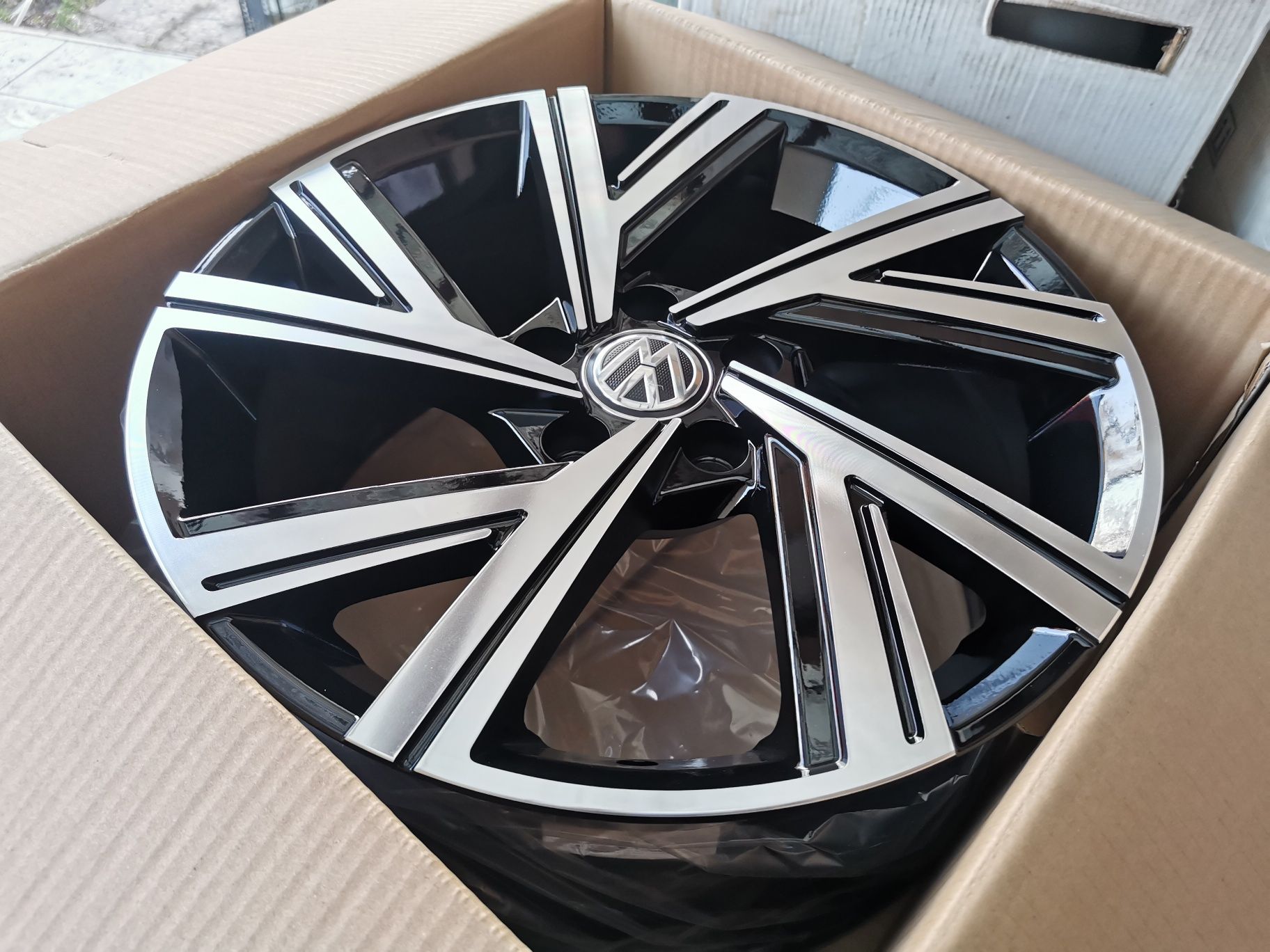 Vand jante de aliaj pentru vw pe 17 model Serval