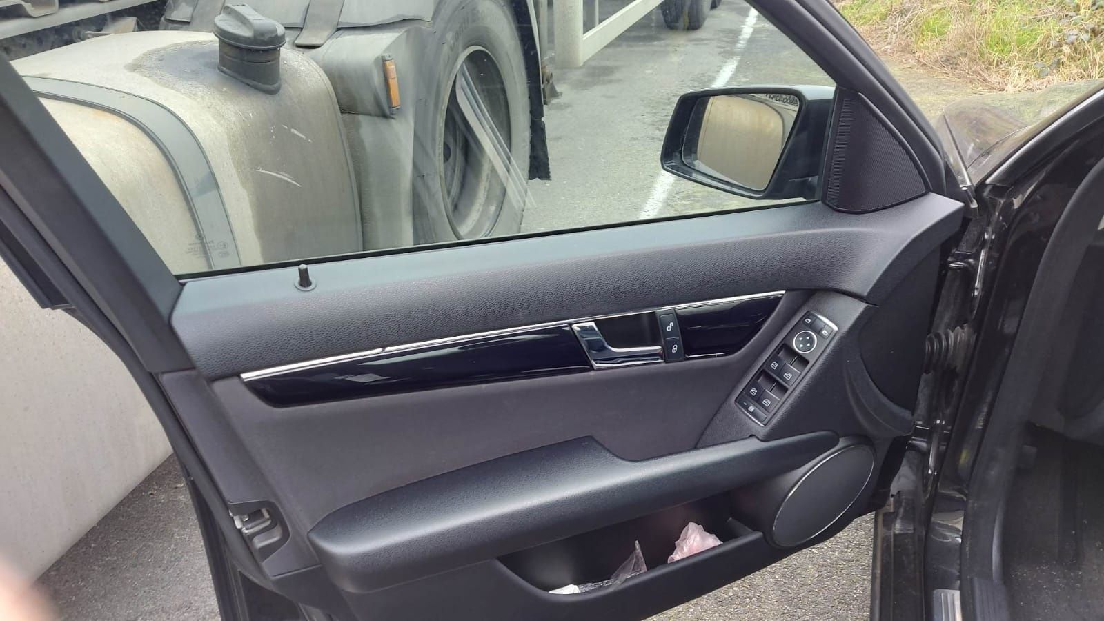 Mercedes-Benz C180 , Euro5 , Anul 2011 , 5000 euro negociabil