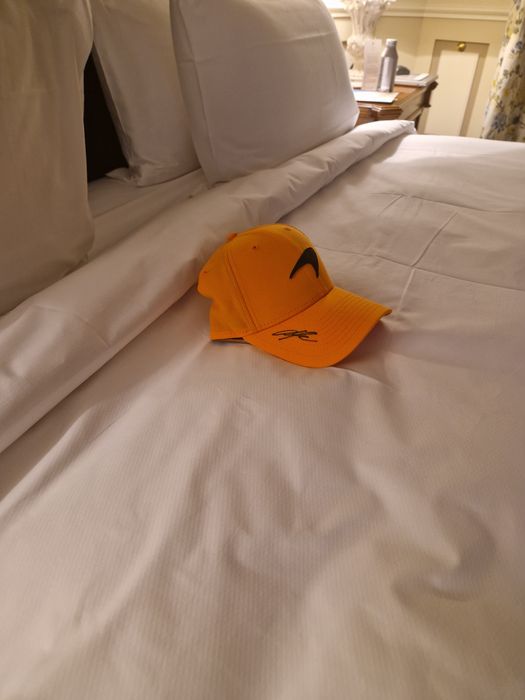 Sapca McLaren portocalie cu autograf Oscar Piastri