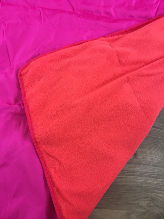 Постелка за плаж с чанта за лични вещи