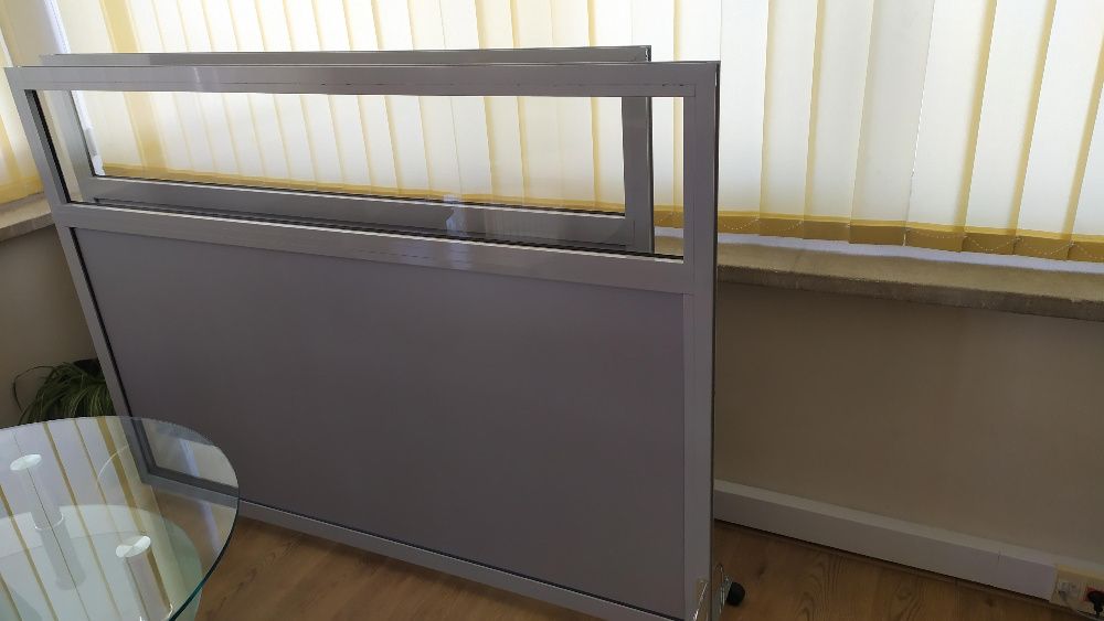 Продавам алуминиеви прегради/паравани на колелца