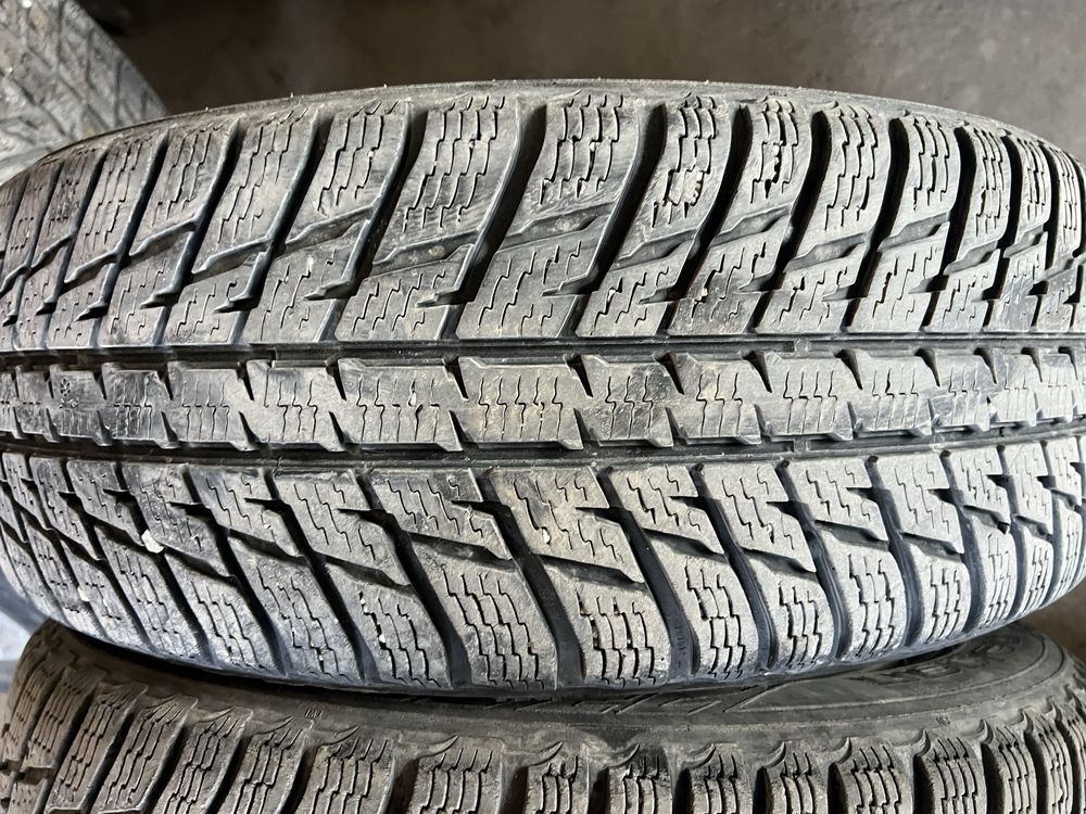 Nokian 225/60/17 зимни 4.бр.
