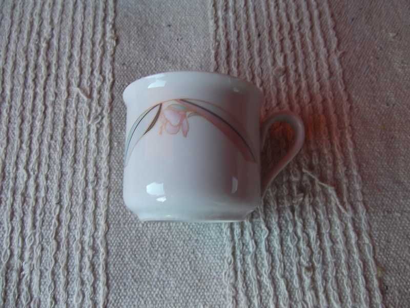 Set ceșcuțe și farfurioare