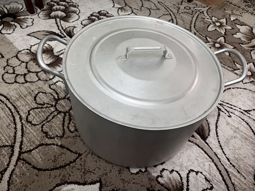 Эмалированная кастрюля