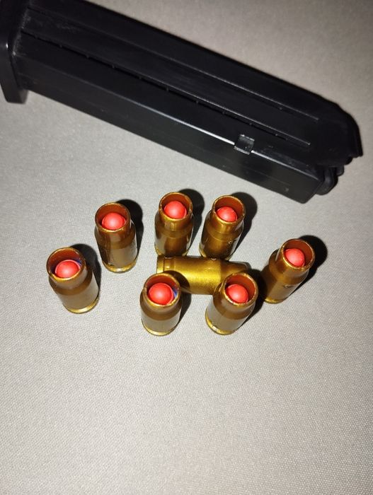 Pistol tip nerf cu gloante din burete