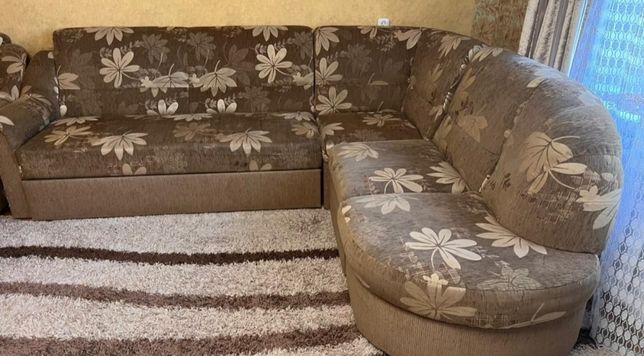 Продам угловой диван с дополнительным креслом