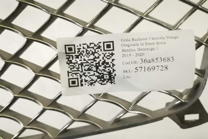 Grila Radiator Centrala Stanga Originala Avariata Bentley  Bentayga  1