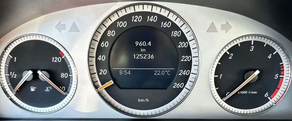 Mercedes C 200 CDI 2.2 Diesel • Ръчни скорости • Отлично състояние