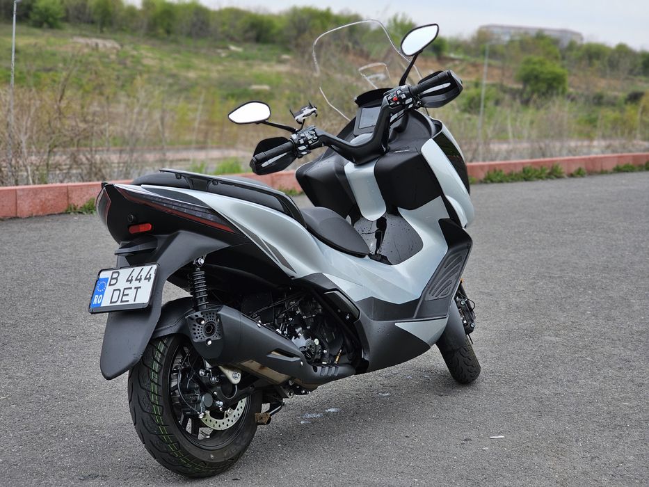 Maxi Scuter Zontes 350E - în garanție