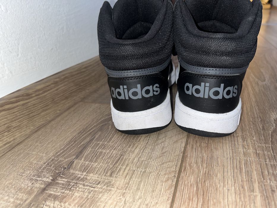 adidasi de la adidas