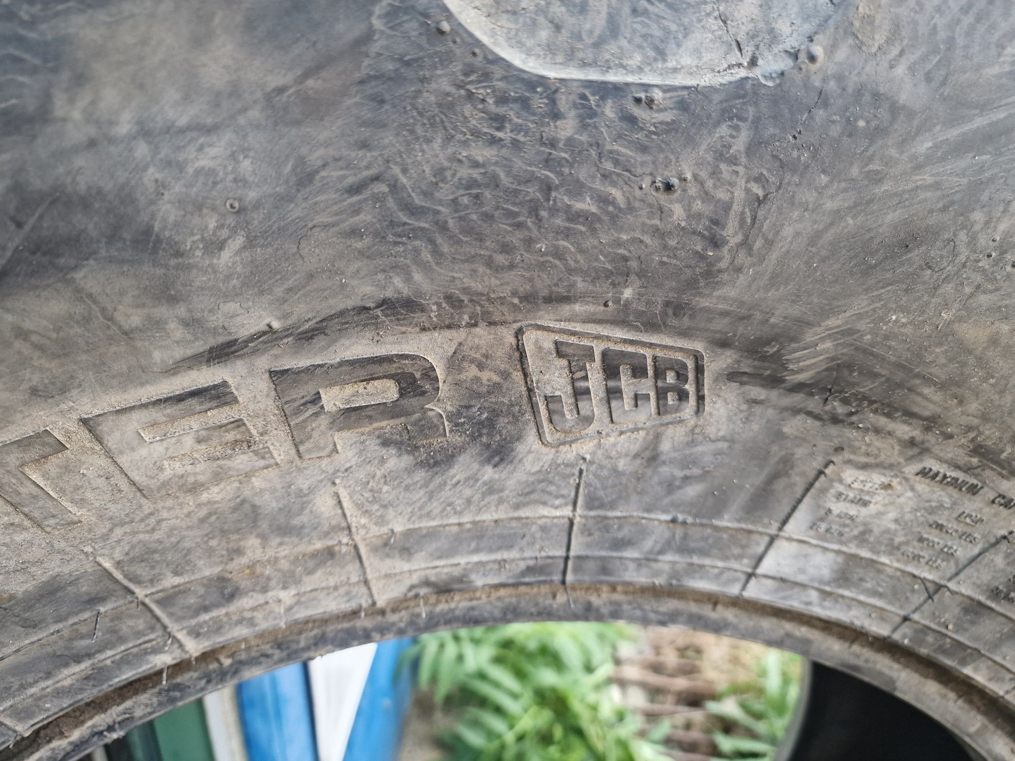 Cauciuc buldo 18.4-26 marca JCB, 12 ply