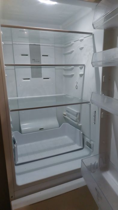 Vând frigider   no frost ariston