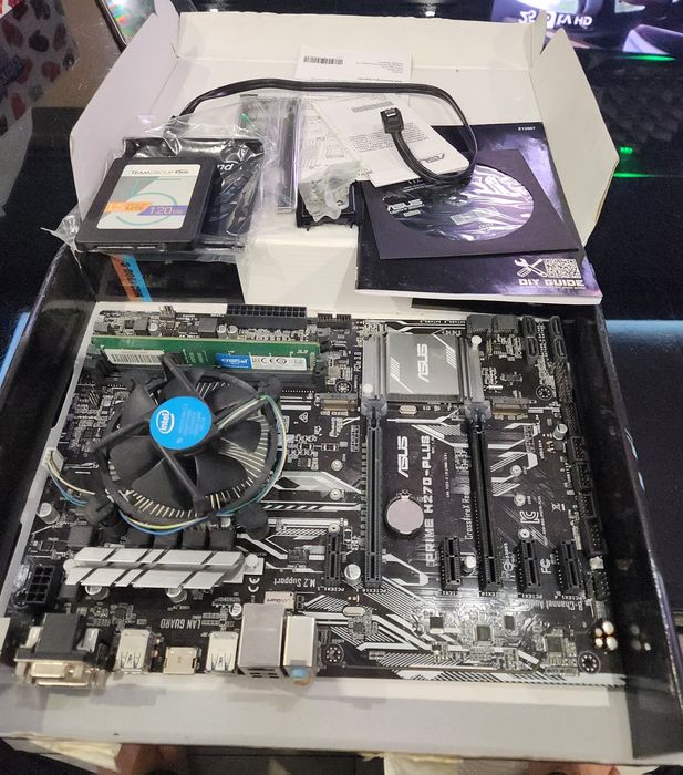 ASUS PRIME H270-PLUS дъно процесор памет SSD
Цена : 95лв.

1бр. - INTE