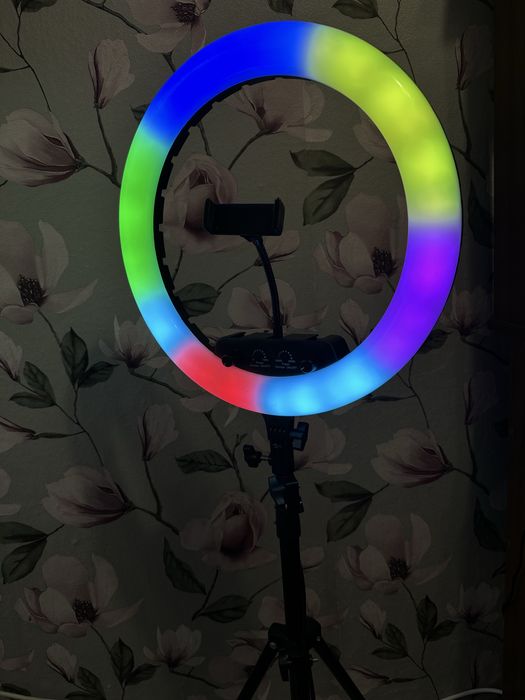 Продам RGB кольцевую лампу свет