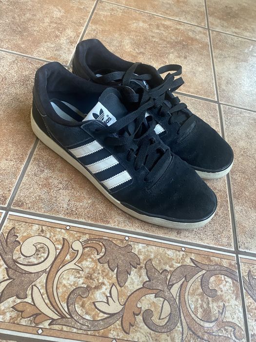 Tenisi adidas marimea 44