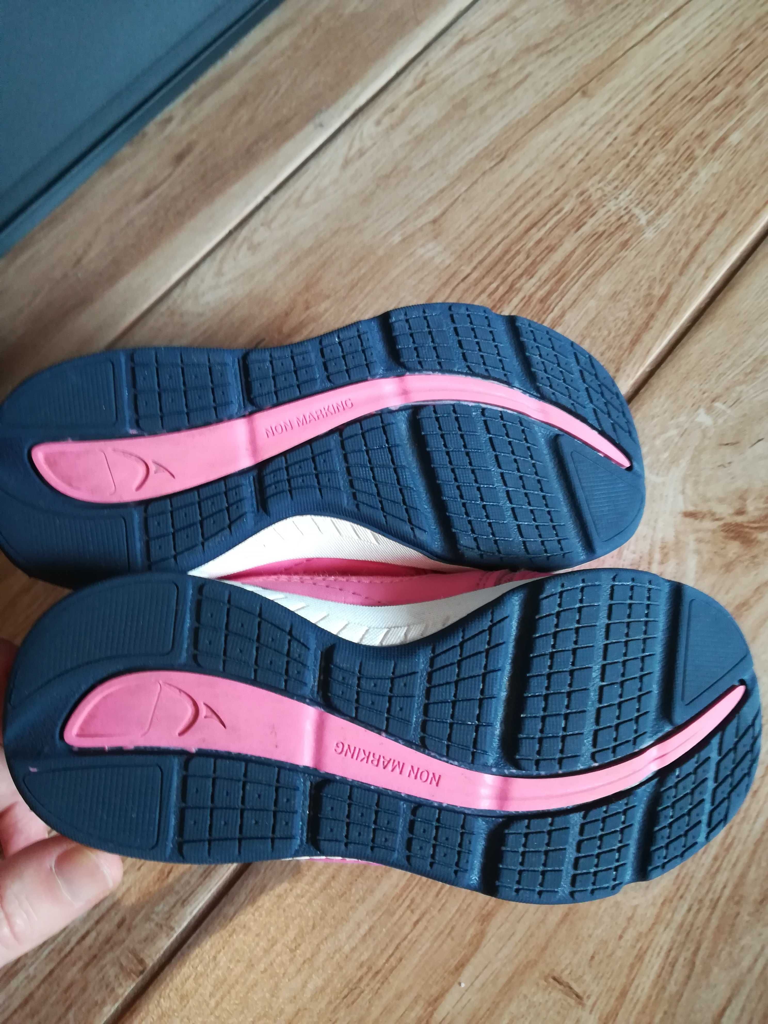 Dechatlon pantof sport fete roz
