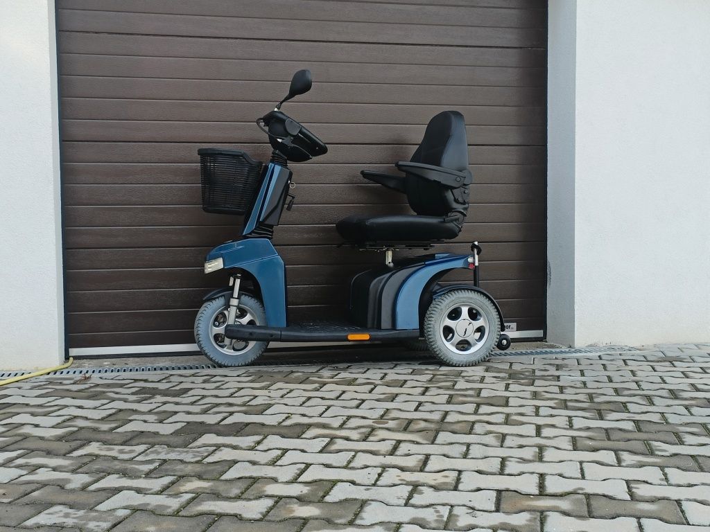Carucior carut scaun tricicleta scuter electric dizabilitati handicap