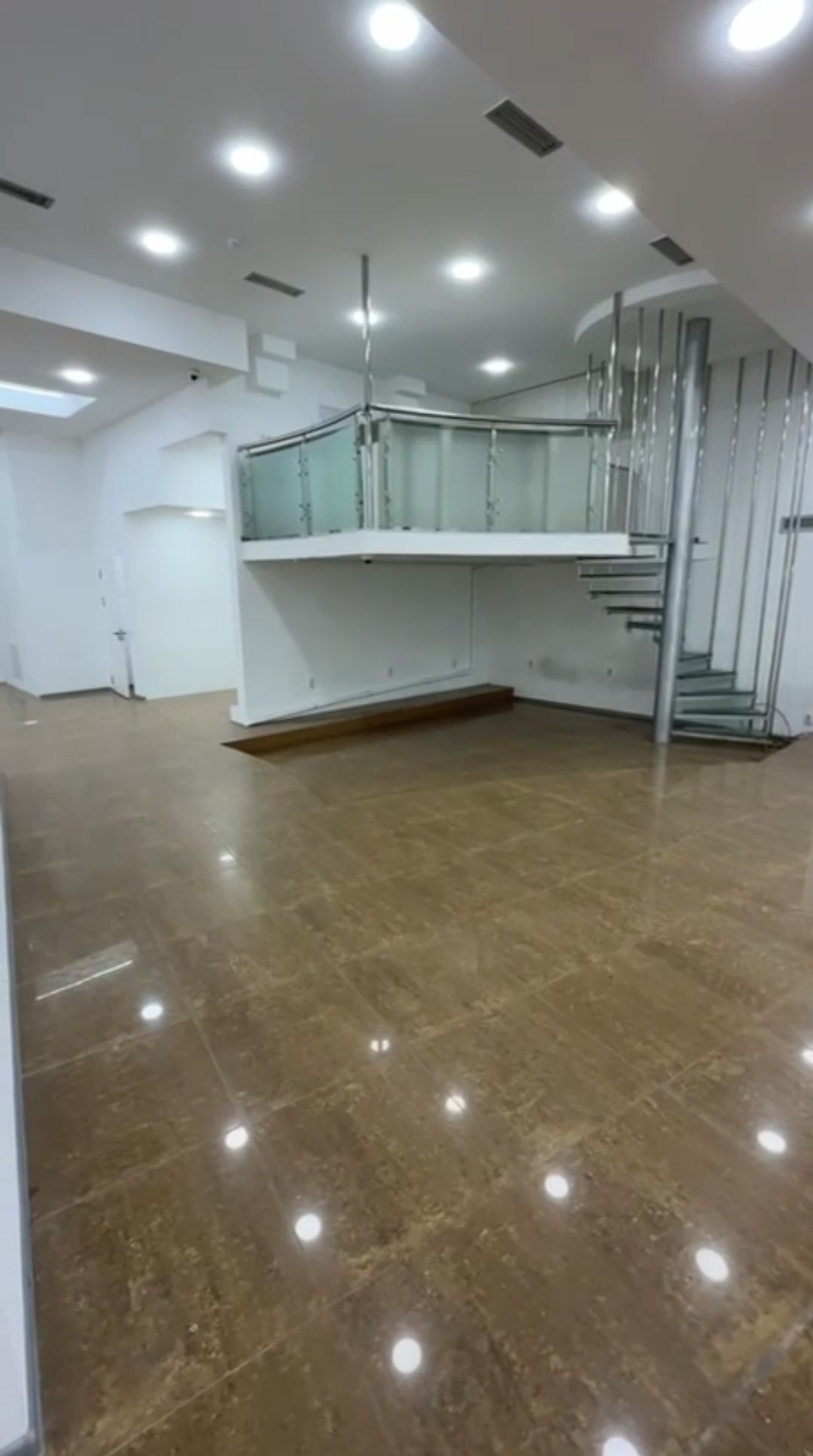 Продажа коммерческой недвижимости. Дархан. Ц-2  площадь: 346 м²