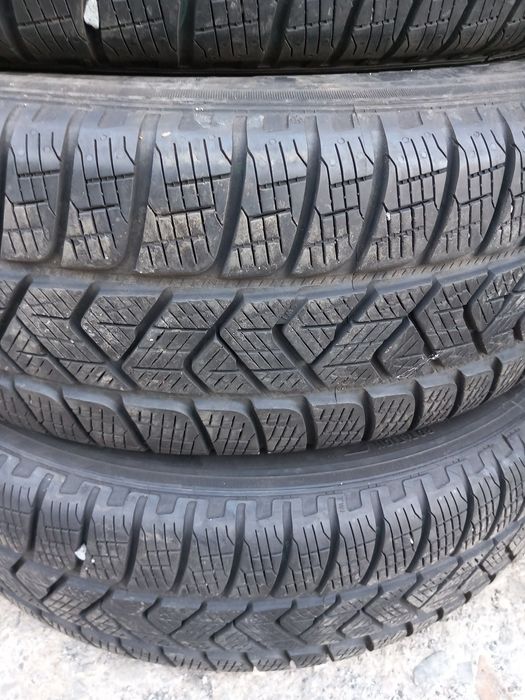 Anvelope de iarna 215 70 16