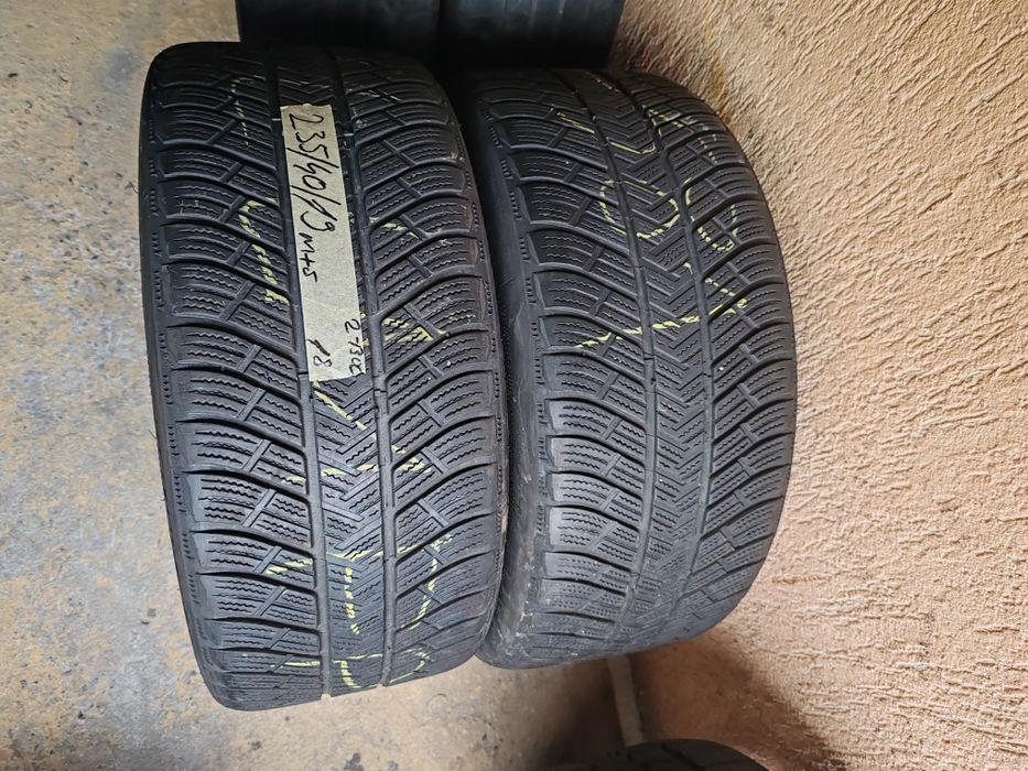 Vând cauciucuri 235/40/19 M+S 2 buc imp Germania//Michelin//