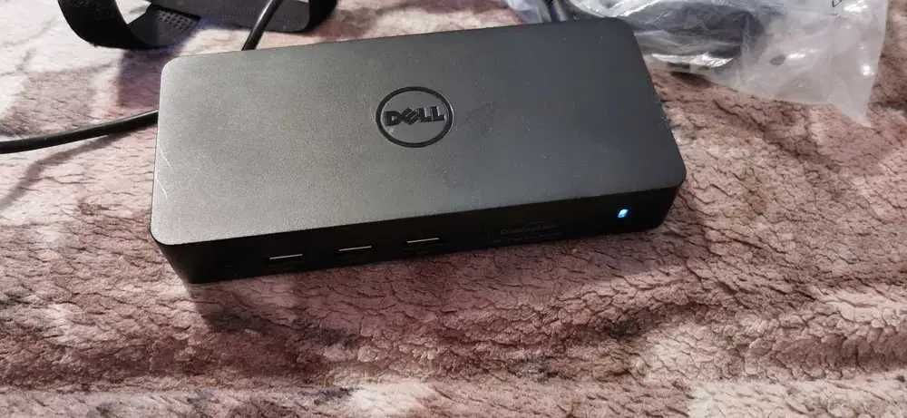 Dell  USB 3.0 Ultra HD Triple Video Docking Station D3100