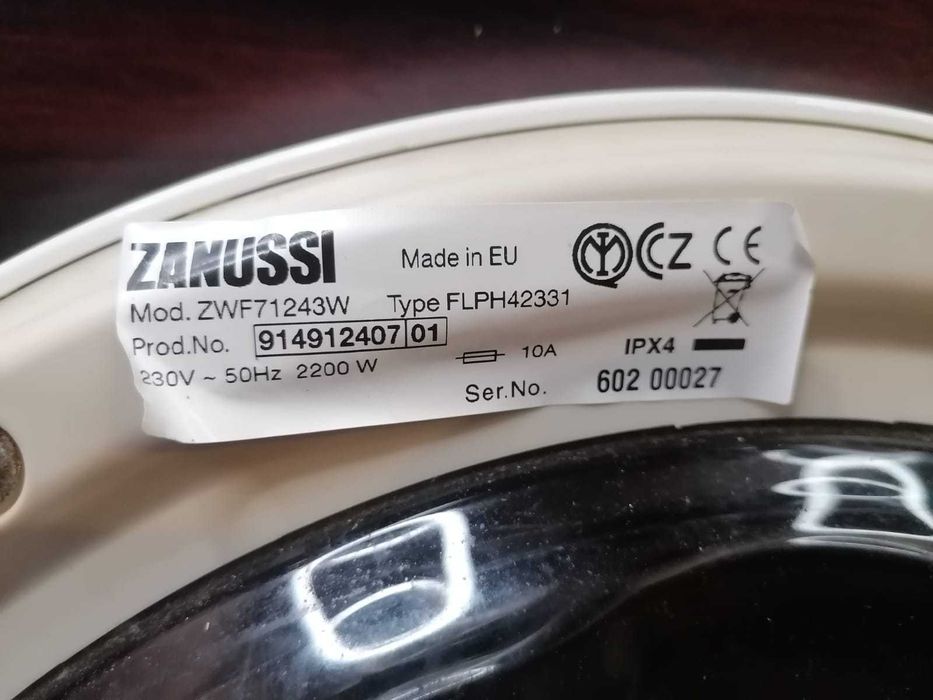 Hublou masina de spalat Zanussi Lindo , ZWF , usa completa