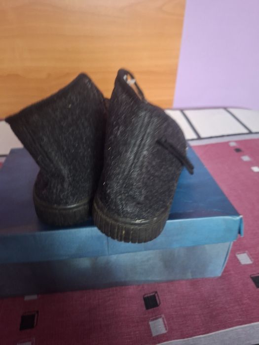 Vând Botosi cu Blanita Mărimea 46 Noi