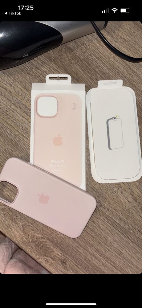 Оригинален Розов калъф за Iphone 15