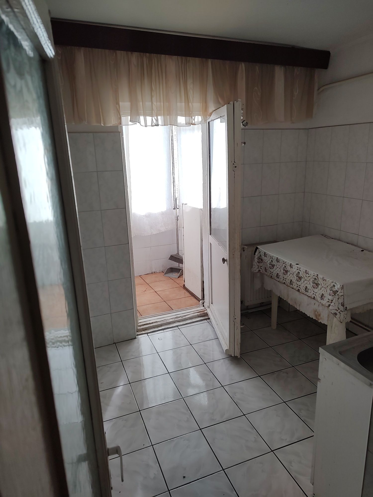 Apartament 3 camere cf 1 decomandat zona Buzăului