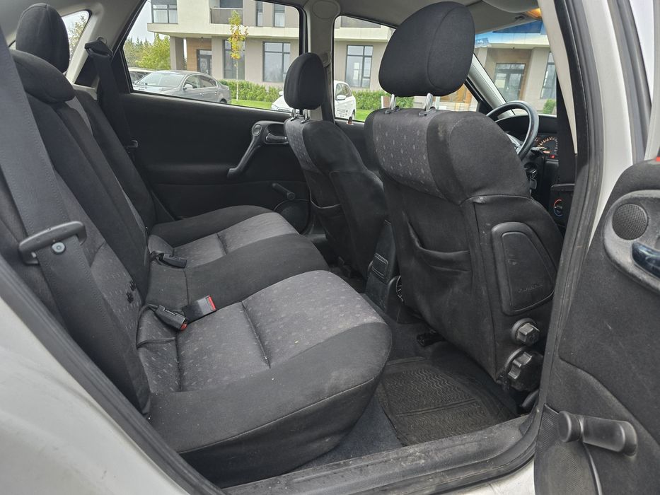 Opel Vectra benzină 1.6 16 v euro 4 Climă distribuție revizii la zi !