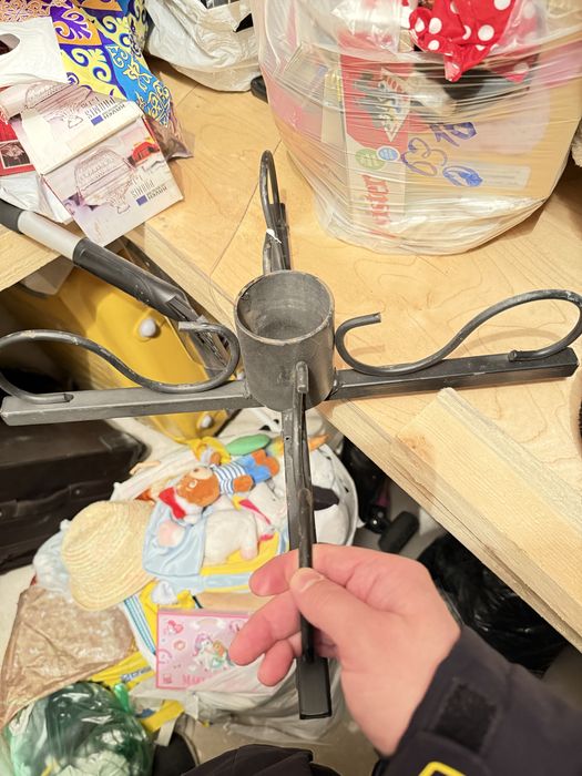 Подставка под елку