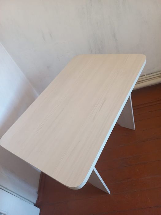 Стол.   продается