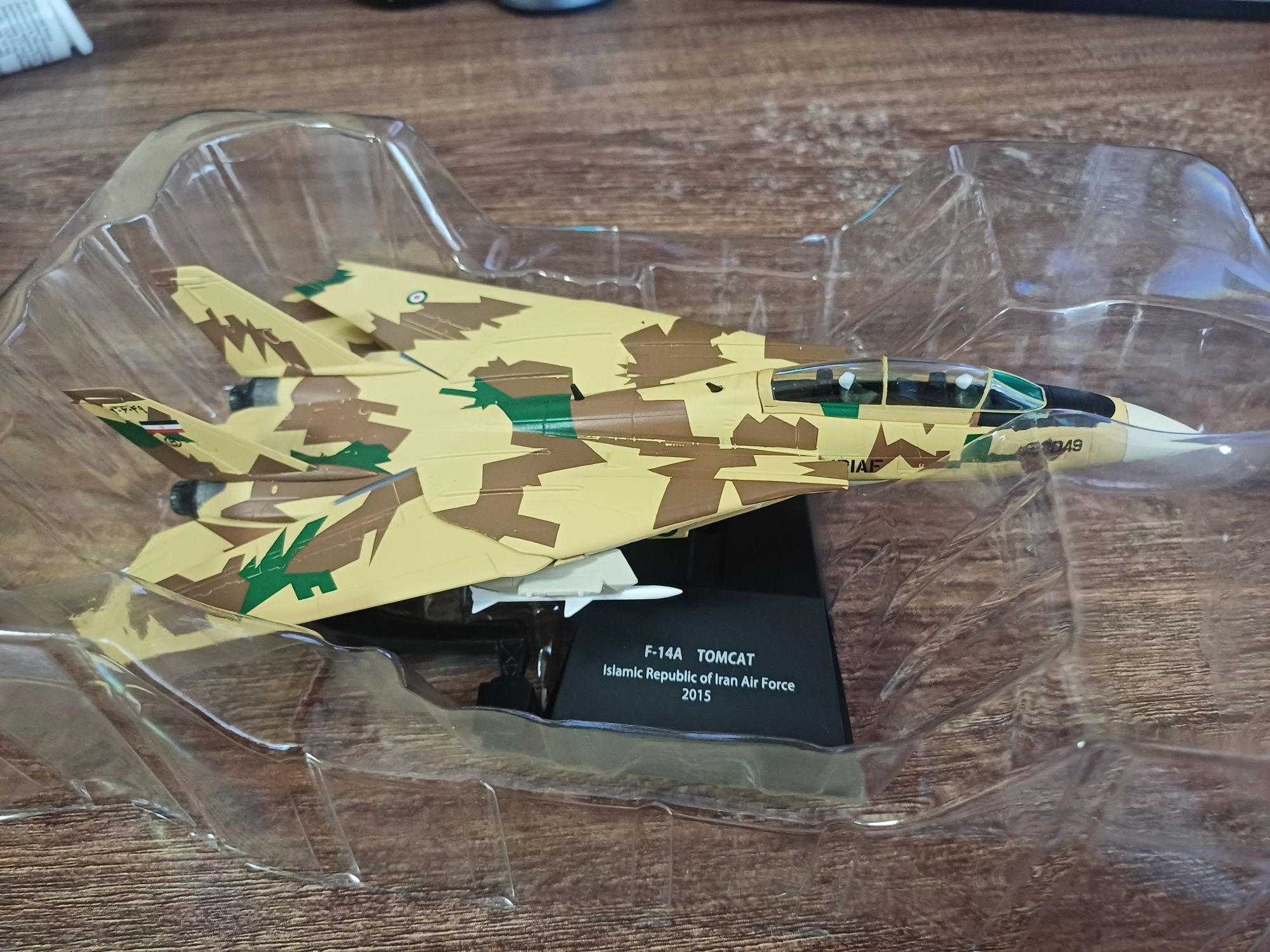 Vând machetă avion