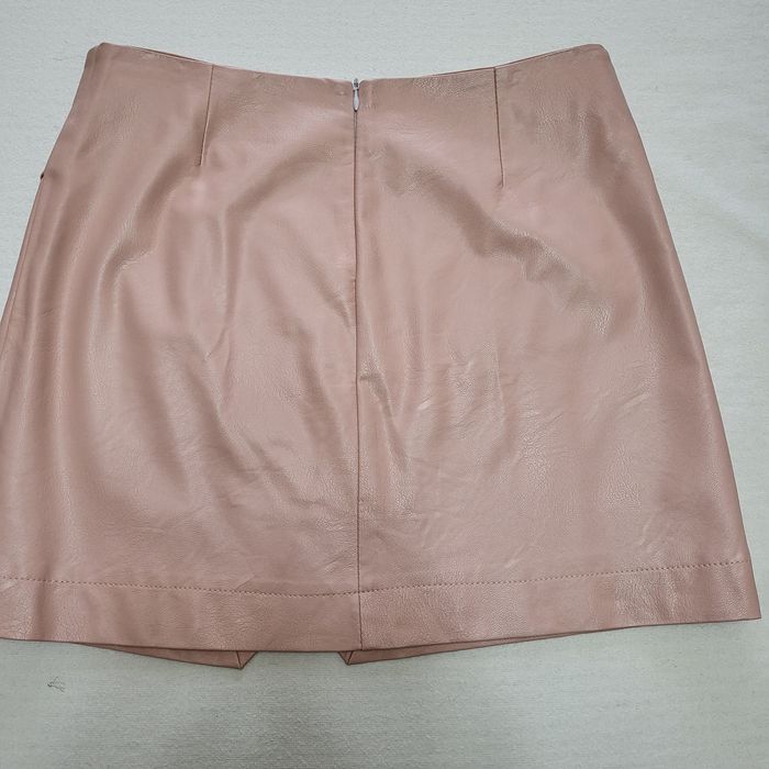 Fustă nouă roz prăfuit mărime S, din imitație piele